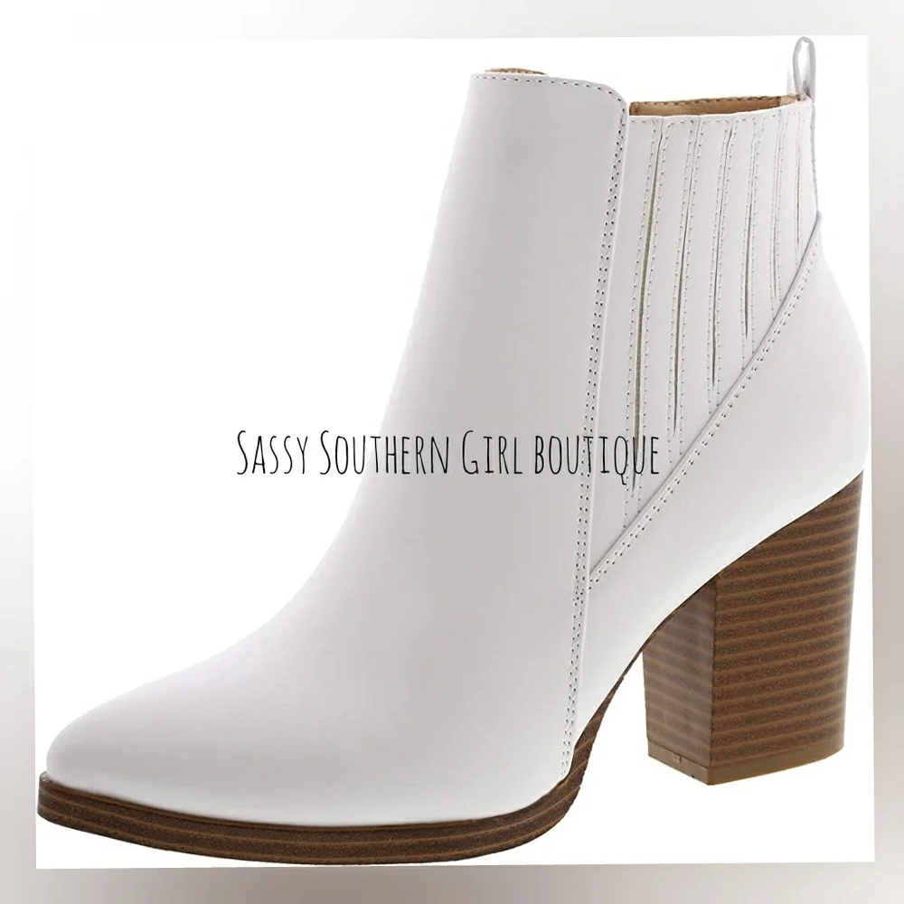 🆕⭐ Boho white heeled booties